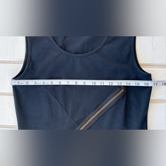 Ivan Grundahl Women’s Sleeveless Top Asymmetrical Hem Double Zipper Detail Med - Picture 8 of 9